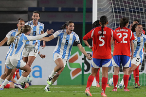 A Chile se le escapó el partido de manera increíble y sufrió agónica derrota ante Argentina en la Copa América Femenina