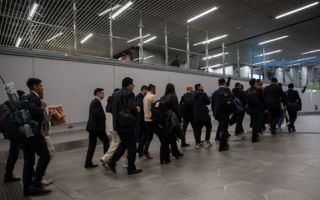 Expulsan a 37 personas extranjeras de Chile: Uno de ellos estaba entre los más buscados de Colombia