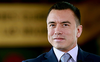 Presidente de Ecuador declara como terrorista al Cartel de los Soles, grupo que EE.UU. vincula a Maduro