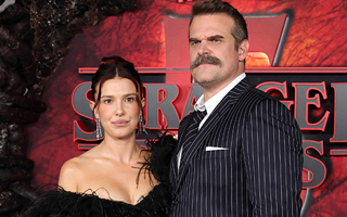 Fotos: Millie Bobby Brown y David Harbour juntos en premier de &#34;Stranger Things&#34; pese a reportes de denuncia de la actriz
