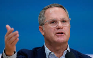 El fin de una era para Walmart: CEO de la mayor cadena de supermercados del mundo se retira