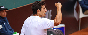 Vuelve al Top 100 y saca pasajes a un Grand Slam: Garin gana el duelo de chilenos ante Barrios y es finalista en Montevideo.... Mira el match point