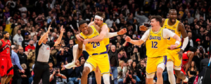 La histórica racha que "sacrificó" LeBron James para agónico triunfo de los Lakers en el último segundo... Mira el tremendo triple sobre la hora