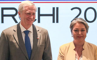 El miedo entra a la campaña: La estrategia de Jara contra Kast y la respuesta del comando del republicano