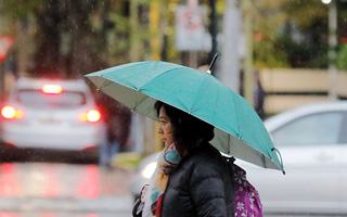 Ojo en las elecciones: Meteorología anuncia bajas en las temperaturas y lluvias para este domingo