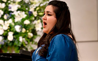 Soprano chilena hace historia en la semifinal de concurso de canto lírico de la Metropolitan Opera House de Nueva York