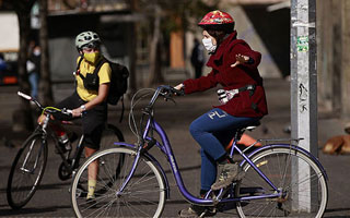 Beber y andar en bicicleta tiene un costo en Japón: Así es la norma que sanciona a ciclistas bajo la influencia del alcohol