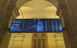 Bolsa española bate récord y se eleva un 45% este año: ¿Qué explica su desempeño?