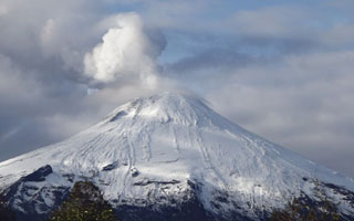 Sernageomin descarta que monitoreo al Volcán Villarrica esté comprometido tras informe de Contraloría