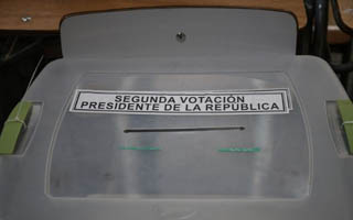 Ya está en marcha: Voto de chilenos en Nueva Zelanda da inicio a la segunda vuelta presidencial