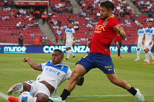 Colo Colo se mueve: El nombre que aparece para reforzar la defensa y la promesa que saldría a préstamo