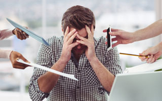 ¿Cómo actuar ante una crisis emocional en el trabajo? Llaman a capacitarse en "Primeros Auxilios Emocionales"