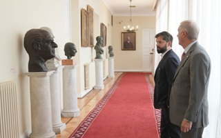 ¿Crees que Boric debiera instalar un busto de Piñera en la Galería de los Presidentes?: Vota y opina