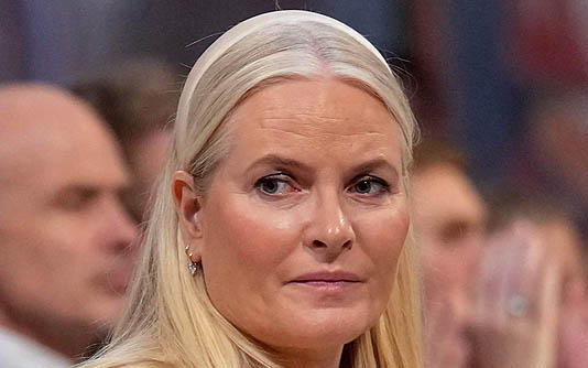 Fibrosis ha avanzado rápido: Médicos de la Princesa Mette-Marit de Noruega la preparan para un trasplante de pulmón