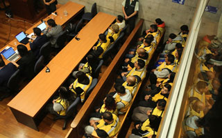 Red de corrupción: Sorprenden a abogado defensor entregando un celular a gendarme imputado