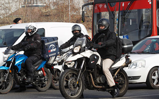 Ruido de motos en la mira de las autoridades: Revisarán norma que controla las emisiones sonoras en las ciudades