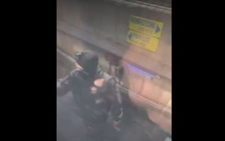 Sujetos encapuchados activaron freno de emergencia en la Línea 2 del Metro para hacer grafitis