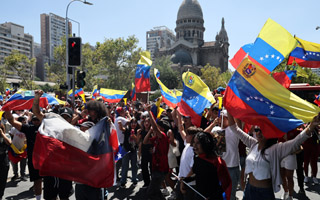 Cadem: 63% apoya intervención de EE.UU. en Venezuela y 60% respalda postura de Kast en esta materia