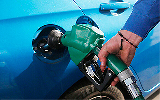 Chile en el podio de las más caras: El ranking de precios de la bencina en Latinoamérica