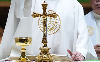 Informe revela que sacerdote jesuita abusó de 30 mujeres en Italia: Algunas víctimas eran menores de edad