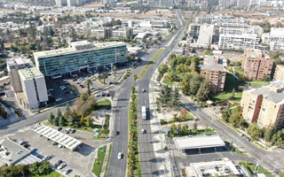 El conflicto entre Lo Barnechea e inmobiliaria por terrenos en La Dehesa afectados por nuevo plan regulador