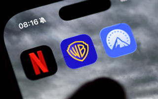 Sigue disputa con Netflix: Paramount ofrece compromisos de producción y estrenos en salas por  Warner Bros