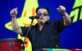 "Las seis" de Joe Vasconcellos fue la canción chilena más escuchada en radios en 2025