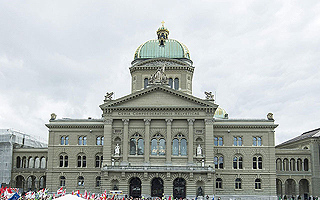 ¿Hasta dónde crecer? Suiza votará poner un límite de 10 millones a su población para frenar la migración