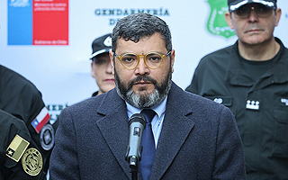 Gobierno suspende vacaciones de altos mandos de Gendarmería tras polémica por liberaciones erróneas