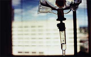 Padres del niño que recibió corazón dañado en Italia autorizan tratamientos paliativos: "No hay esperanza"