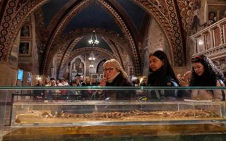 Exponen por primera vez al público los restos de San Francisco de Asís: Se podrán visitar hasta el 22 de marzo