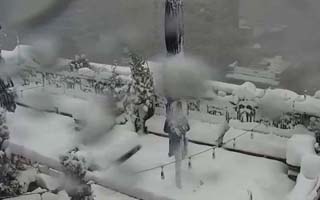 Video | Acumulación de nieve supera 30 cm y hay 119 mil clientes sin luz: Las imágenes que deja la tormenta en Nueva York