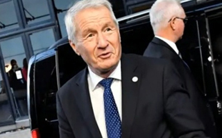 Reportan que exprimer ministro de Noruega indagado en el caso Epstein se encuentra hospitalizado