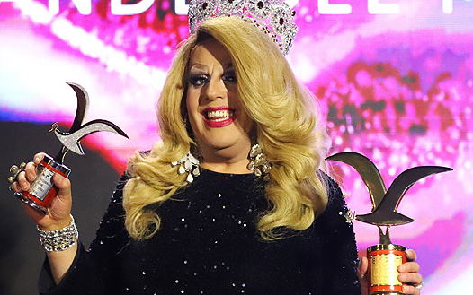 Terminó en polémica: Exdirector del Festival y humorista evalúan presentación de Asskha Sumathra en Viña