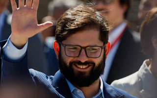 "Delirante": Oposición rechaza convocatoria del FA para despedir a Boric el sábado