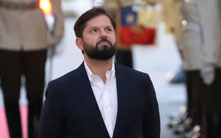 ¿Boric 2030?: Presidente cierra con respaldo cercano al 30% y una mala comparación con gobierno anteriores