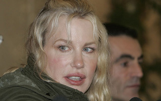 Daryl Hannah rechaza forma en que es retratada en serie "Love Story: John Kennedy & Carolyn Bassette": "Indignante"