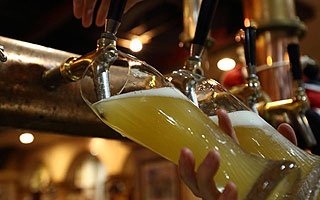 CCU vs. AB InBev: Sube la temperatura de la pelea entre las dos mayores cerveceras de Chile