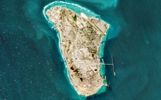 Irán afirma que instalaciones petroleras de isla estratégica están "intactas" tras ataque de EE.UU.