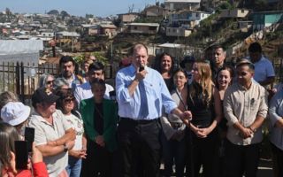 Ministros Poduje y Sedini visitan a damnificados en Viña y abordan proyecto de Reconstrucción Nacional