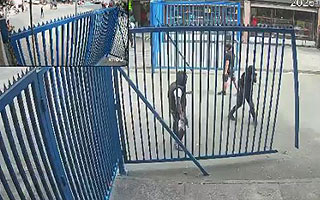 Video | Sujetos vandalizan reja perimetral en Barrio Meiggs: Municipio anuncia querellas