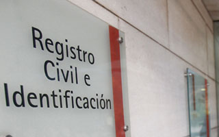 Guaguas con profesiones y entrega de documentos inactivos: Contraloría detecta deficiencias en Registro Civil