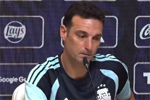 "No hablo más": Scaloni se quiebra por grave lesión de figura de Argentina y abandona la conferencia de prensa... Mira las imágenes