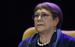 Bachelet critica remoción de directora SernamEG en tratamiento contra el cáncer: "Es una señal súper preocupante"