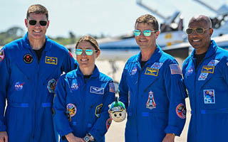 Una mujer y un canadiense entre ellos: Los astronautas que liderarán el regreso a la órbita lunar en Artemis II