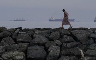 Irán autoriza el paso de buques con ayuda humanitaria y productos esenciales por el estrecho de Ormuz