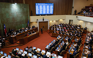 Bancada republicana oficia a municipios por funcionarios que habrían trabajado en sector privado con licencia