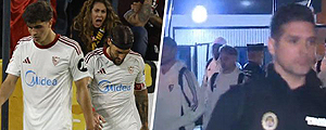 "Máxima tensión", "hechos graves": Las imágenes del plantel del Sevilla de Alexis y Suazo que indignan a la Liga y desatan polémica