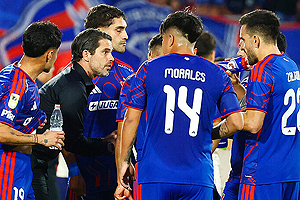 Cómo ha cambiado la U de la mano de Gago con drásticas señales y hasta "damnificados"