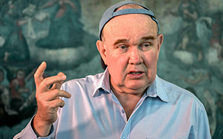 López Aliaga pide "nulidad" de caótica elección presidencial en Perú